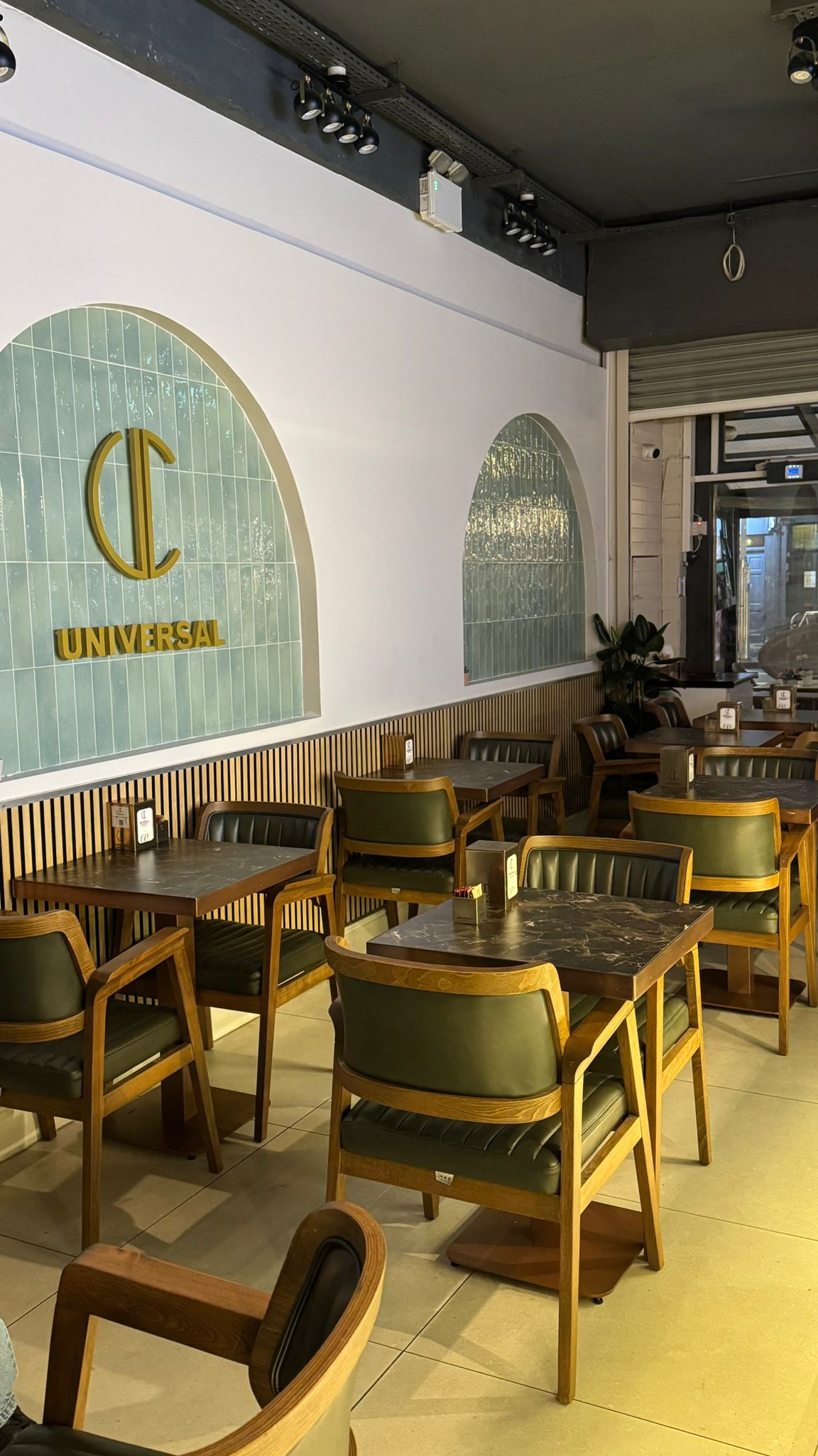 Universal Café - Image 8